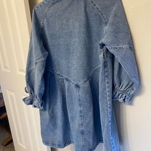 Dress bought from boutique. Brand blueb. Never worn, size small